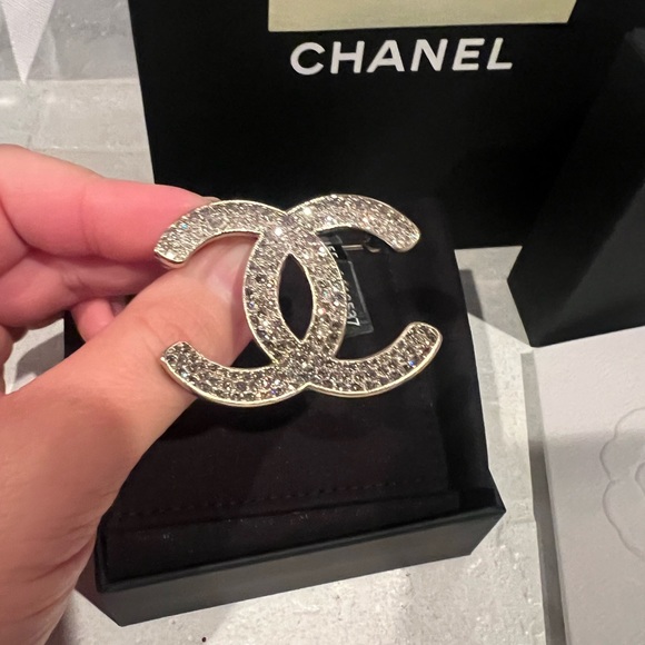 Chanel - Picture 3 of 14